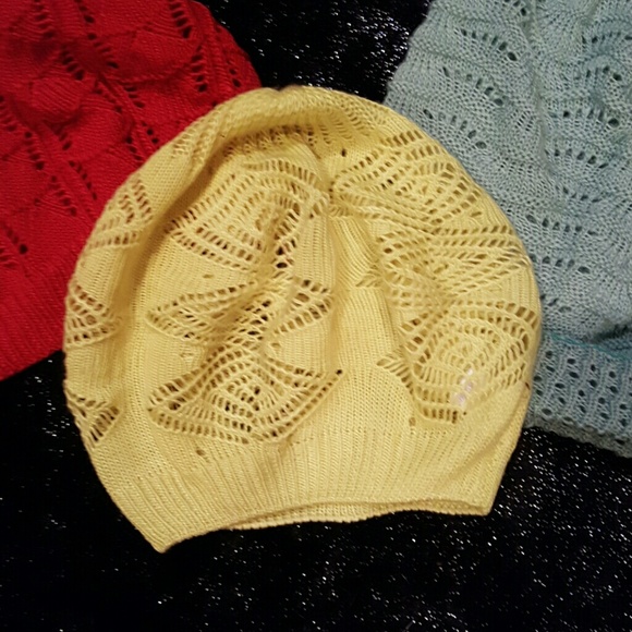 *SOLD* Bundle of beanies - Picture 3 of 4
